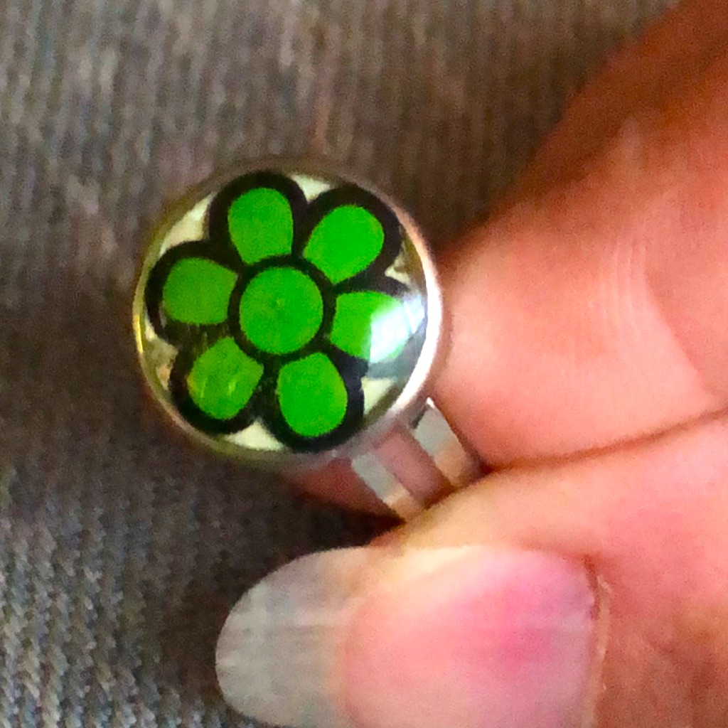 Fun Flashing Light Up Flower Ring